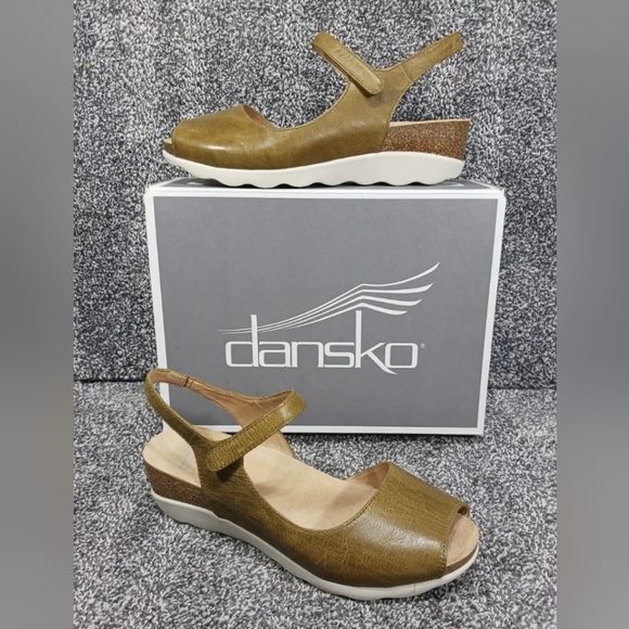 Dansko sz 38 sandals - Picture 1 of 7